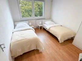 Monteurwohnungen mit TV, Internet, Parkplatz, Waschmaschine, Küche, Balkon, Restaurants und Supermarkt