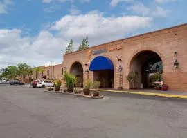 Comfort Suites Tucson near Sabino Canyon