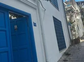 Detached house with courtyard, 50 m to the beach