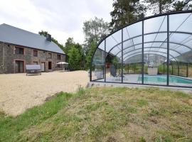 Cottage in Ardennes with Heated Pool, hotel di Warempage
