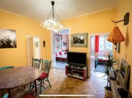 Best Location cosy Art flat