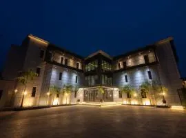 Tide` Hotels and Resorts