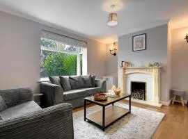 Pass the Keys Modern Comfortable Home with parking