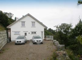 10 person holiday home in Lindesnes, Hotel in Spangereid