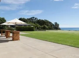 Bungalow Coastal Retreat - large luxury homestead