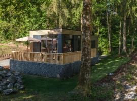Mamer Lodge met hottub | 4 Personen, hotel com banheiras de hidromassagem em Fouhren