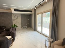 Luxury villa 89 elshick Zayed、Kafr Abū ʼumaydahのホテル