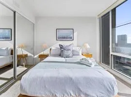 Crown Skyline Views - 1BR Apartment with Balcony and Pool