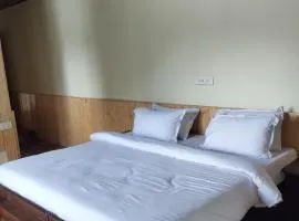 Resort Ashiana with Parking and Mountain View by Rohtang Hotels