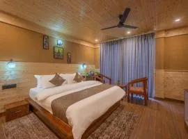 The Kufri Retreat I Conference I Vacations I MICE I Family Events I Open Air Terrace I Sky Bonfire I Wooden Rooms With Pvt Balconies I by Exotic Stays