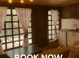 Safari House Tbilisi Wine & Family Hotel, resorts de esquí en Tiflis