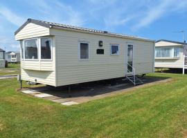 Caravan at the seaside, hotel with pools in Great Yarmouth