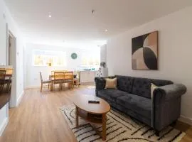 Stylish 2-Bedroom Stay with All Comforts of Home # 2