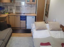 DOMEK Mona 3 pokojowy 4 osobowy przy morzu, Apartament MONA przy morzu, parter Żeromskiego,przy centrum, chalet de monta&ntilde;a en Krynica Morska