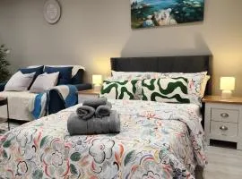 Spacious Luxe Suite New Build London and Essex
