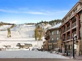 The Ritz-Carlton 3BR Residence 8304: Ski-in/Ski-out Resort in Aspen with Courtyard View