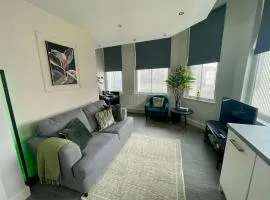 Woolton WasherDryer Sofa Bed Free Parking