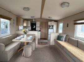Ty hedd static caravan, Hotel in Caernarfon