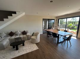 Spacieuse villa - Mer et Détente, Hotel in Claira