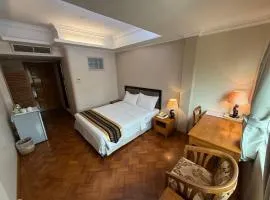 Grand Laurel Hotel