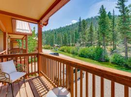 Bike, Hike and Ski Creek-View Condo in Red River!, hotel in Red River