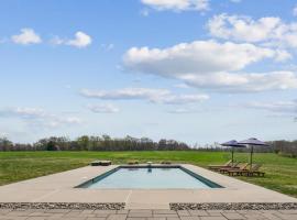 Centreville Waterfront Farm - 170 Acres - Pool - Private Dock - Private Beach, hotel v destinaci Centreville