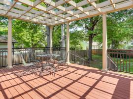 Walk to Dtwn and Freed-Hardeman Home with Fenced Yard, hotel a Henderson