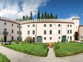 Apartment Castello with Pool, hotel in Colà di Lazise