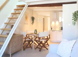 New! Beach Escape in Old Antibes, hotel em Antibes
