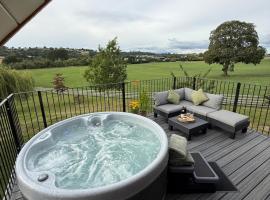 Minafon Loft, hotel met hottubs in Meifod
