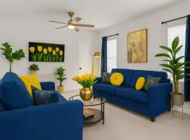 Crew Stay Sleeps 10, Wi-fi, Parking, Big Backyard