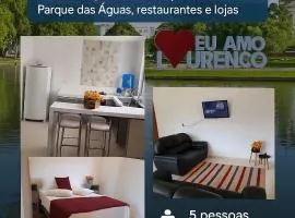 São Lourenço, apto casal, família e grupos- coração da cidade, 2 quartos- até 5 pessoas, garagem coberta, sala com cozinha integrada, aconchegante, ambiente moderno e funcional, , wi-fi gratuito, próximo ao Parque das Águas e a tudo que a cidade oferece