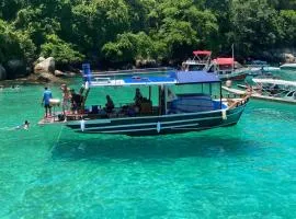 Barco Ilha dos Cocos NÃO TEMOS PERNOITE Apenas passeios e pesca esportiva em Paraty
