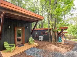 1 Mile to Downtown West Jefferson Camping Cabin #7