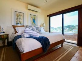 Penthouse luxury with ocean views Resort pools, cottage a East End