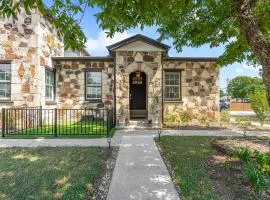 Old Town Cottage near Square, Family & EV Friendly