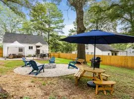 Hapeville Hideaway - Relaxing yard, airport nearby