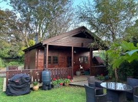 The Chalet @ Giltar Grove Country House, cabin in Tenby