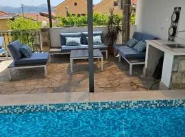 Villa Vi apartmen in a villa with a swimming pool
