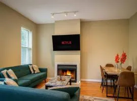 Stylish 2BR Apartment with Private Balcony near Soulard