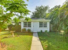 3 Mi to Dtwn Fort Myers Apt with Outdoor Space