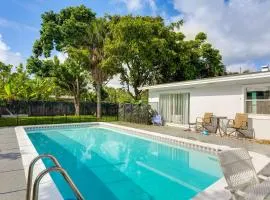 3 Mi to Riviera Beach! Group-Friendly Home with Yard