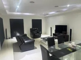 Huge 6 Bed House in Franklin ACT