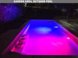Villa con piscina para 6 personas en camas y 2 Hamacas Ado 69