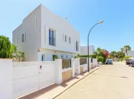 Stylish Island Villa with Sunlit Garden