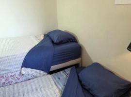 Habitación privada en departamento compartido, hotel in El Cerrillo