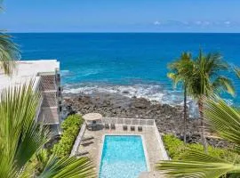 Casa Aloha Designer Condo w Oceanfront Pool