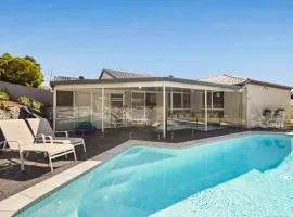 Spacious Family Home Wifi and Salt Pool