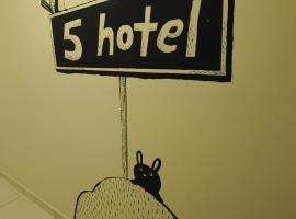 Five Hotel, hotel di Seremban