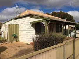 Away Cottages Broken Hill